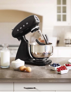 Batidora de pedestal Smeg 10 velocidades Smf03Blus