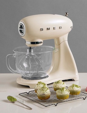 Batidora de pedestal Smeg 10 velocidades Smf03Crus