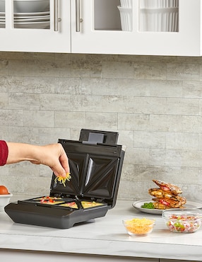 Sandwichera Black + Decker SM602F-1BDLA