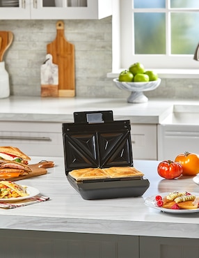 Sandwichera Black + Decker SM602F-1BDLA
