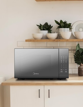 Horno de microondas convencional Midea modelo
MMDR07S2MB de 0.7 pies