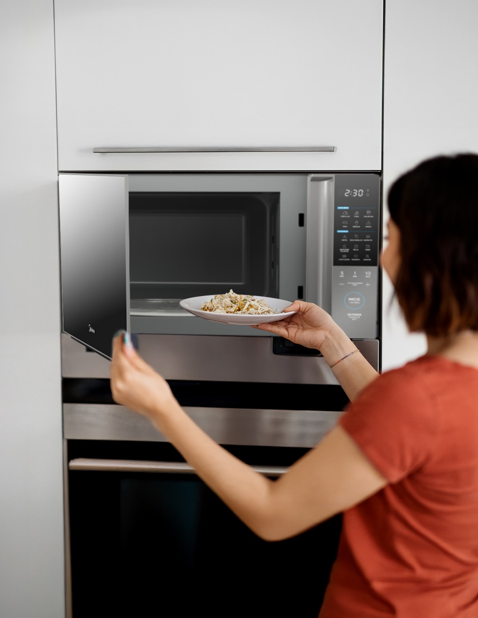 Horno de microondas convencional modelo 
MMDT14S2MG de 1.4 pies 4