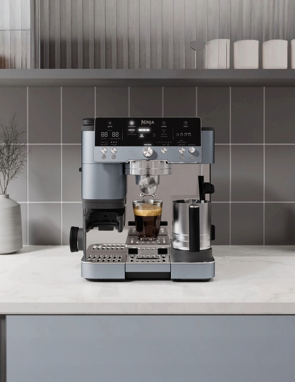 Cafetera espresso Luxe ES601BL 3